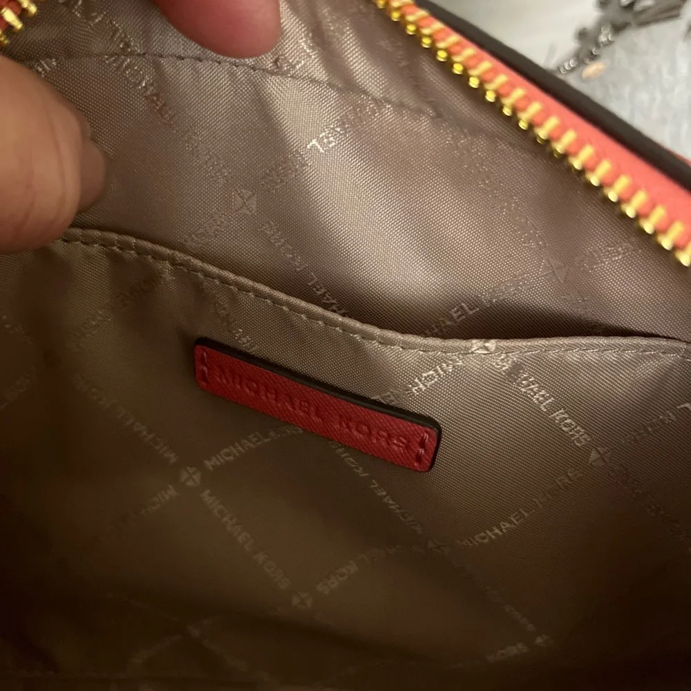 🆕. Michael Kors Jet Set Cherry Crossbody Bag with chain shoulder strap.